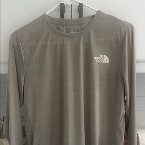 NWT The North Face Mineral grey  Long Sleeve sun shirt size L